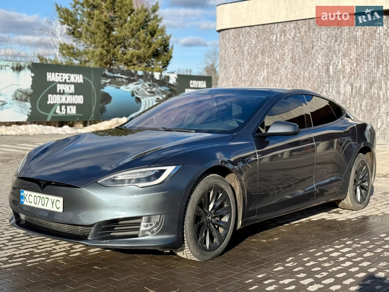 Лифтбек Tesla Model S 2017 в Киеве