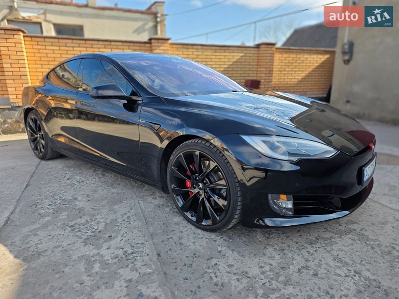 Ліфтбек Tesla Model S 2018 в Володимирі Ліфтбек Tesla Model S 2018 в Володимирі