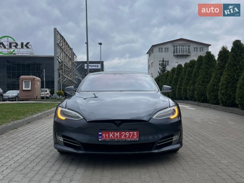 Лифтбек Tesla Model S 2017 в Львове