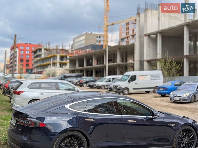Лифтбек Tesla Model S 2013 в Львове