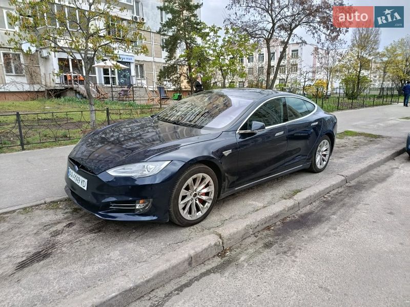 Лифтбек Tesla Model S 2015 в Киеве