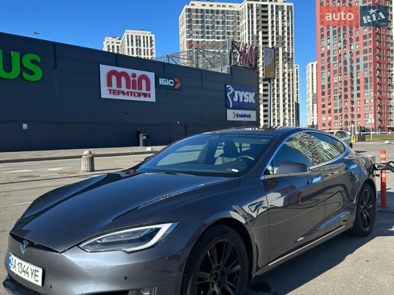 Лифтбек Tesla Model S 2020 в Киеве