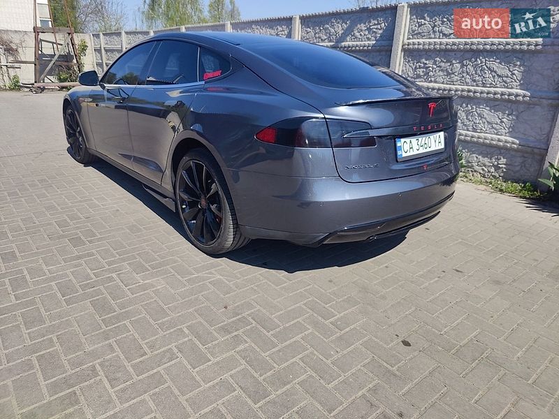 Ліфтбек Tesla Model S 2014 в Черкасах