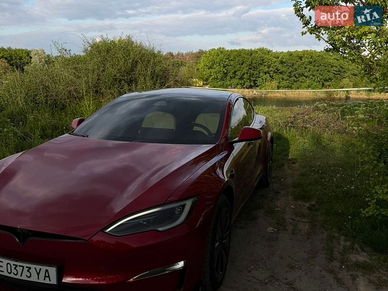 Лифтбек Tesla Model S 2023 в Новомосковске