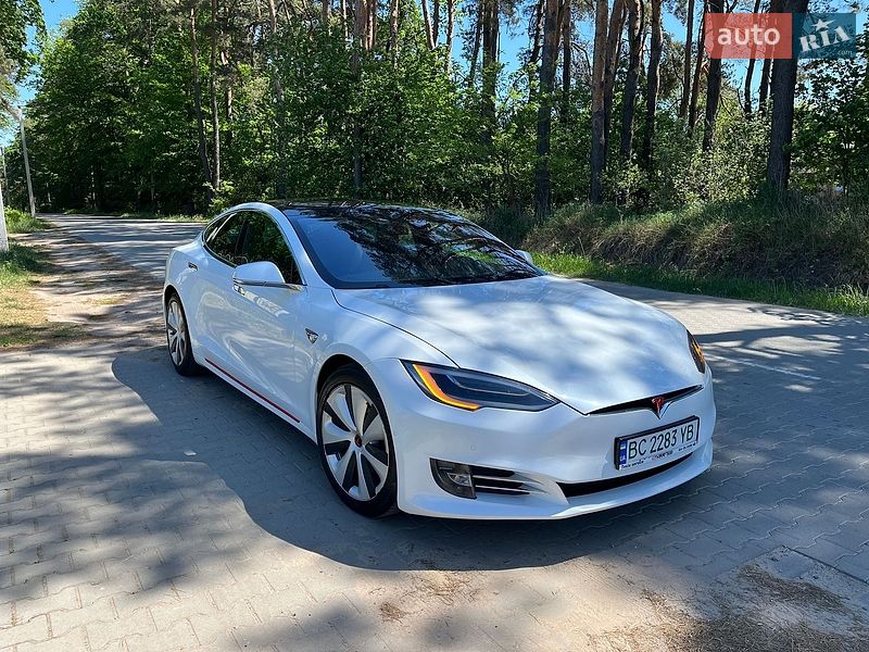 Лифтбек Tesla Model S 2020 в Львове