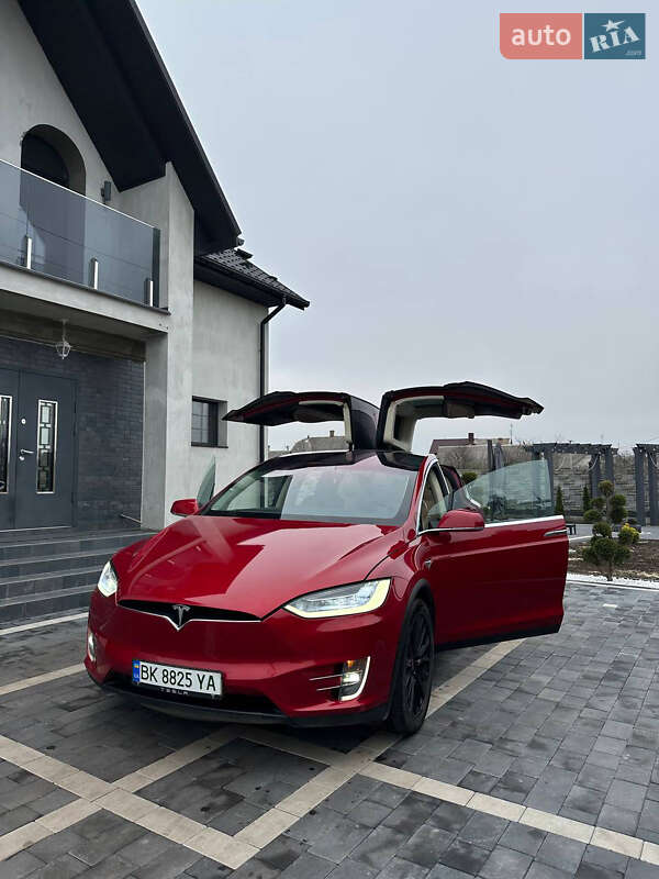 Позашляховик / Кросовер Tesla Model X 2016 в Дубні