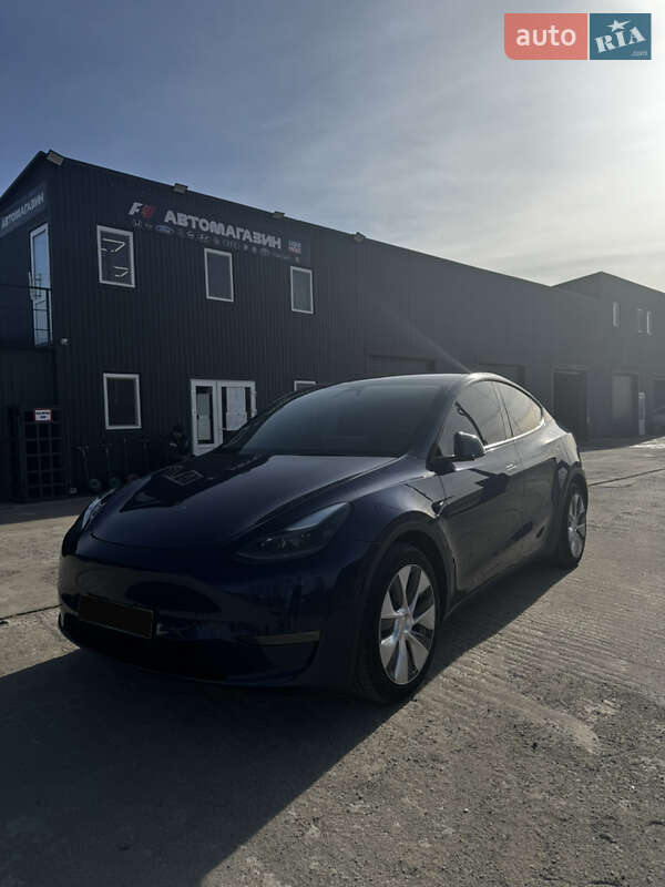 Внедорожник / Кроссовер Tesla Model Y 2023 в Киеве