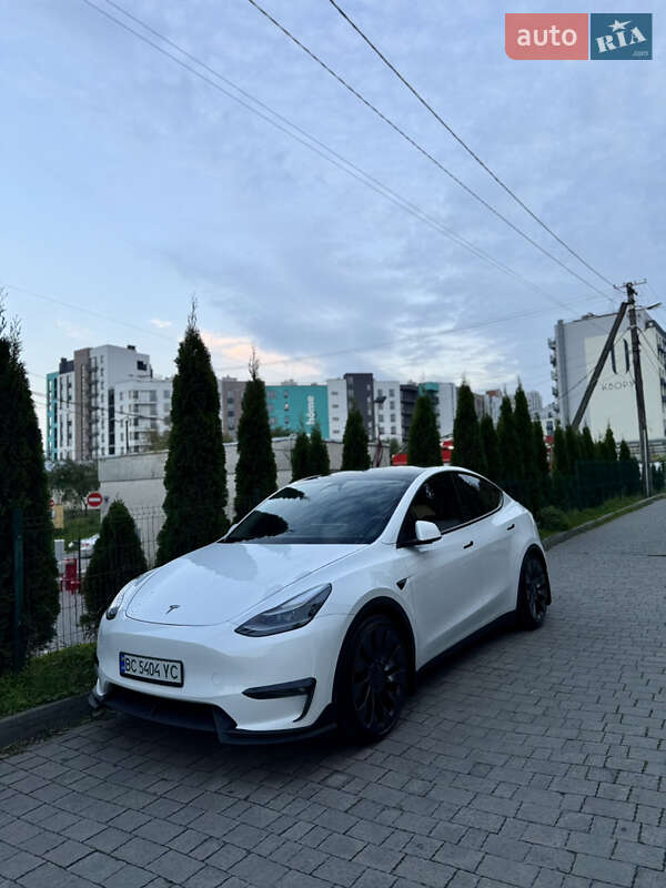 Внедорожник / Кроссовер Tesla Model Y 2023 в Львове