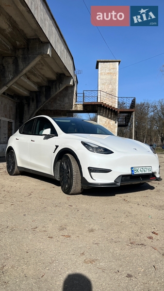Внедорожник / Кроссовер Tesla Model Y 2021 в Ивано-Франковске