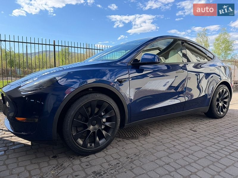 Внедорожник / Кроссовер Tesla Model Y 2023 в Сваляве