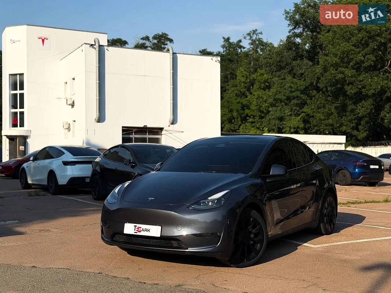 Tesla Model Y 2023 photo 2