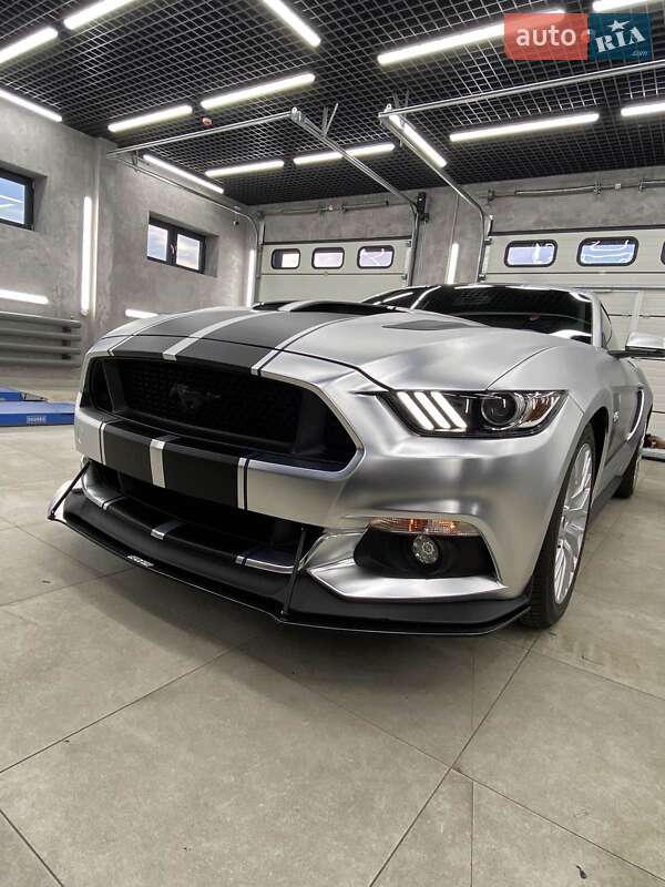 Купе Ford Mustang 2016 в Києві