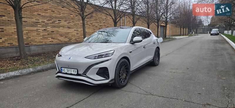 Фастбэк Denza N7 2023 в Львове Фастбэк Denza N7 2023 в Львове