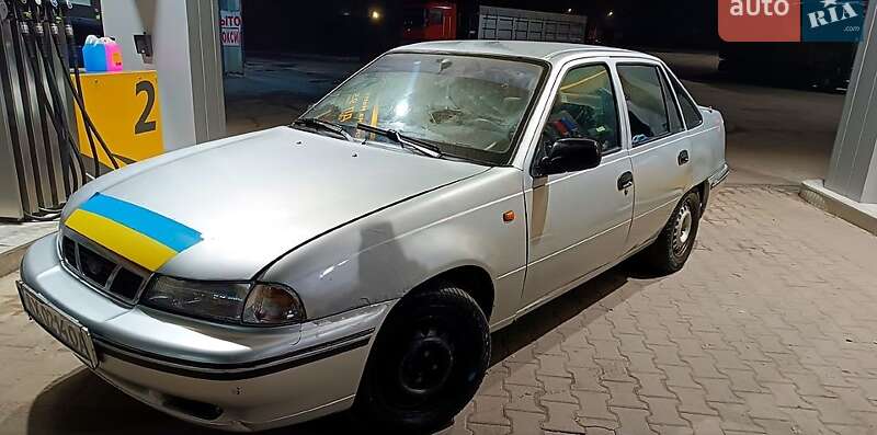 Седан Daewoo Nexia 2004 в Мерефа
