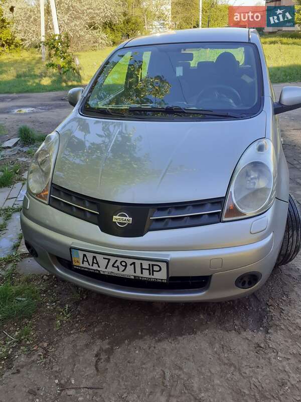 Хэтчбек Nissan Note 2008 в Марганце