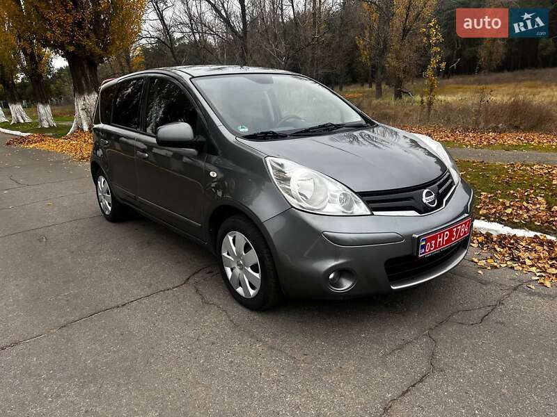 Хэтчбек Nissan Note 2011 в Кременчуге Хэтчбек Nissan Note 2011 в Кременчуге