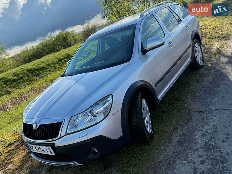Универсал Skoda Octavia Scout 2012 в Вараше