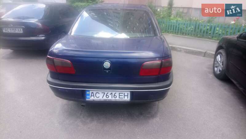 Седан Opel Omega 1995 в Луцке
