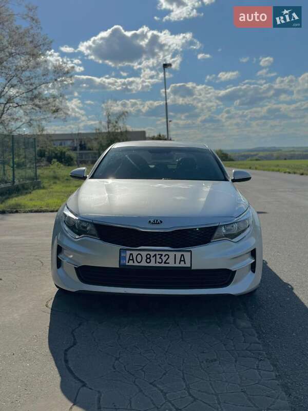 Седан Kia Optima 2017 в Тячеве