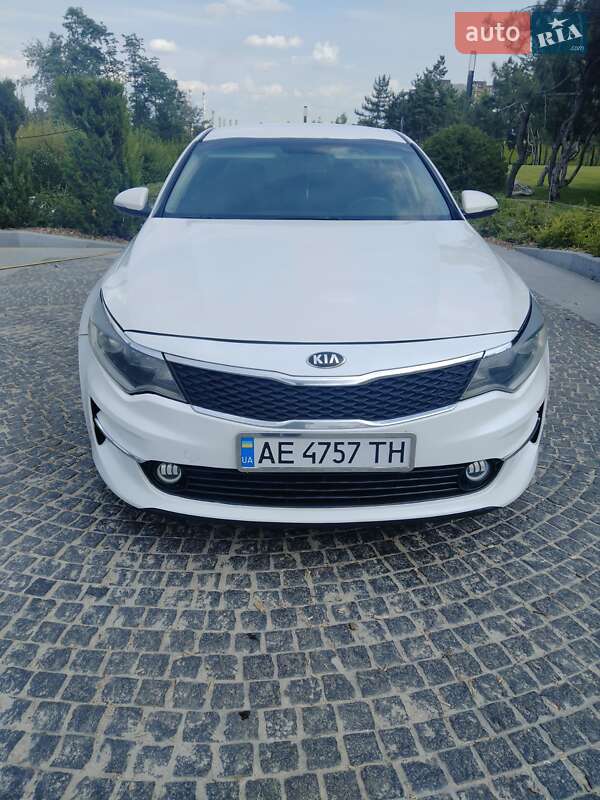Седан Kia Optima 2016 в Днепре