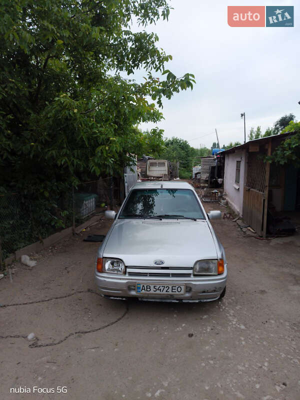 Седан Ford Orion 1989 в Браиловом