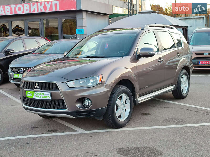 Позашляховик / Кросовер Mitsubishi Outlander XL 2010 в Києві