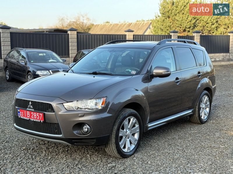 Внедорожник / Кроссовер Mitsubishi Outlander XL 2010 в Луцке