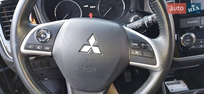 Внедорожник / Кроссовер Mitsubishi Outlander 2013 в Ровно