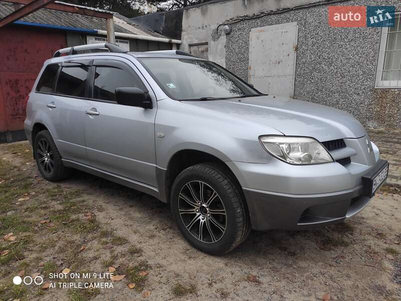 Позашляховик / Кросовер Mitsubishi Outlander 2006 в Вараші