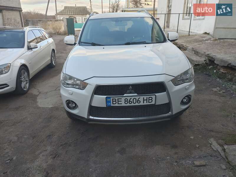 Внедорожник / Кроссовер Mitsubishi Outlander 2010 в Братском