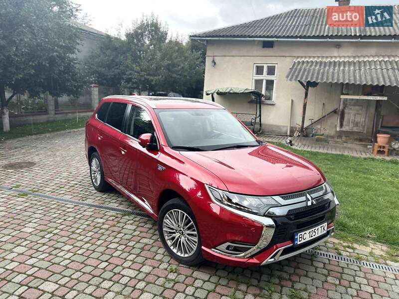 Внедорожник / Кроссовер Mitsubishi Outlander 2019 в Львове