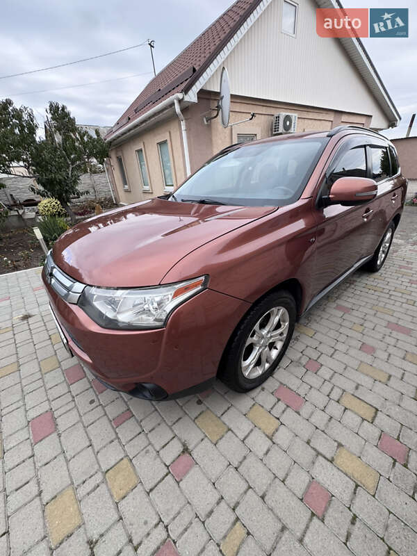 Внедорожник / Кроссовер Mitsubishi Outlander 2013 в Днепре