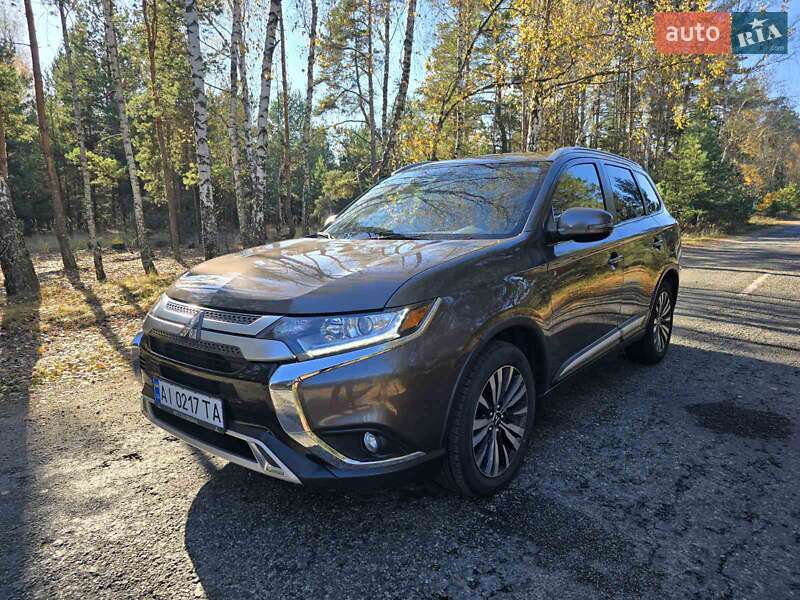 Внедорожник / Кроссовер Mitsubishi Outlander 2020 в Вышгороде