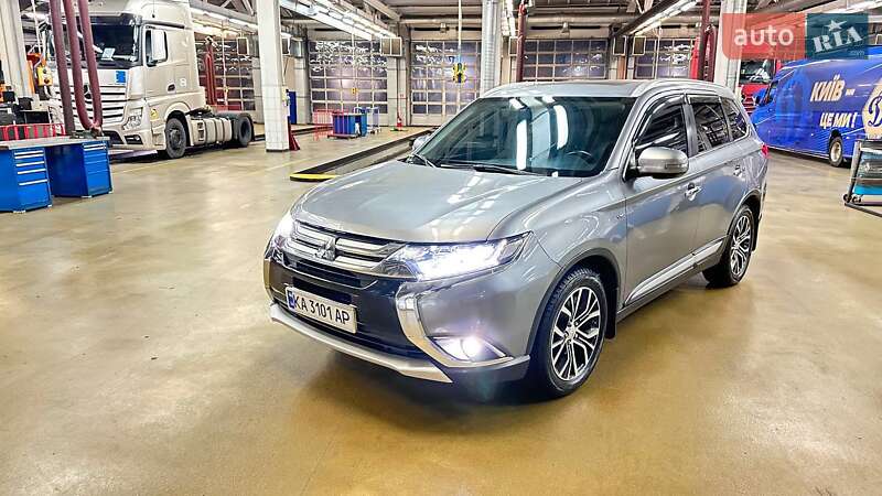 Внедорожник / Кроссовер Mitsubishi Outlander 2016 в Киеве