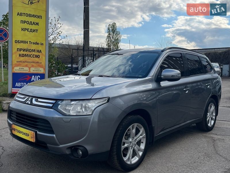Внедорожник / Кроссовер Mitsubishi Outlander 2013 в Николаеве