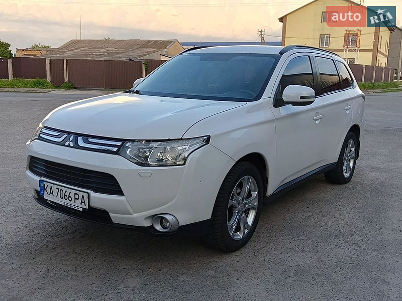 Внедорожник / Кроссовер Mitsubishi Outlander 2013 в Киеве