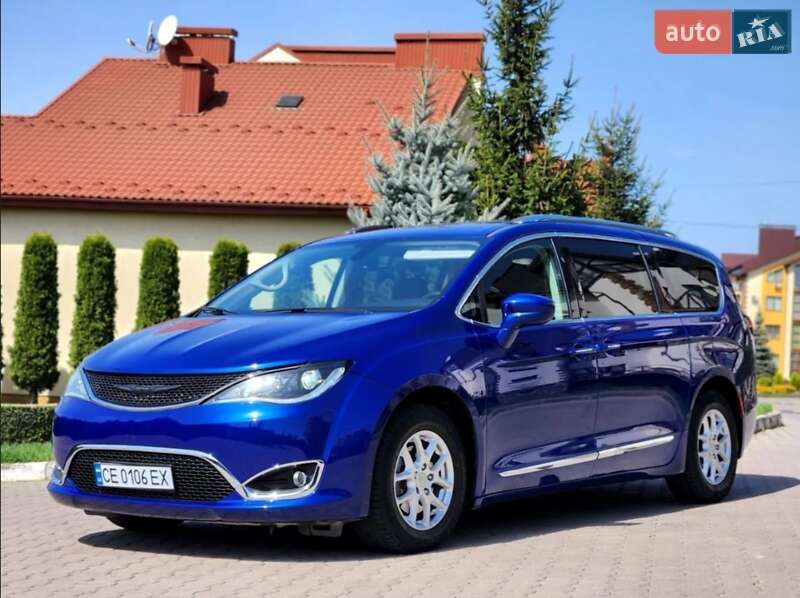 Минивэн Chrysler Pacifica 2020 в Киеве