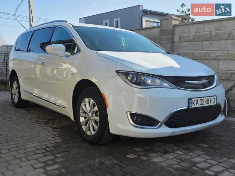 Минивэн Chrysler Pacifica 2019 в Киеве