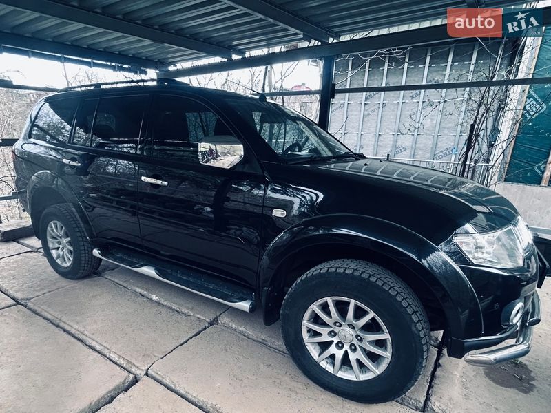 Внедорожник / Кроссовер Mitsubishi Pajero Sport 2011 в Киеве