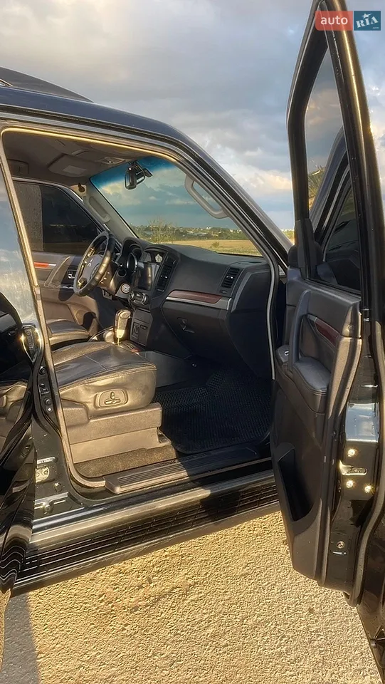 Mitsubishi Pajero Wagon 2008 photo 3