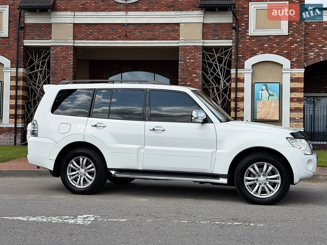 Mitsubishi Pajero Wagon 2013 photo 3