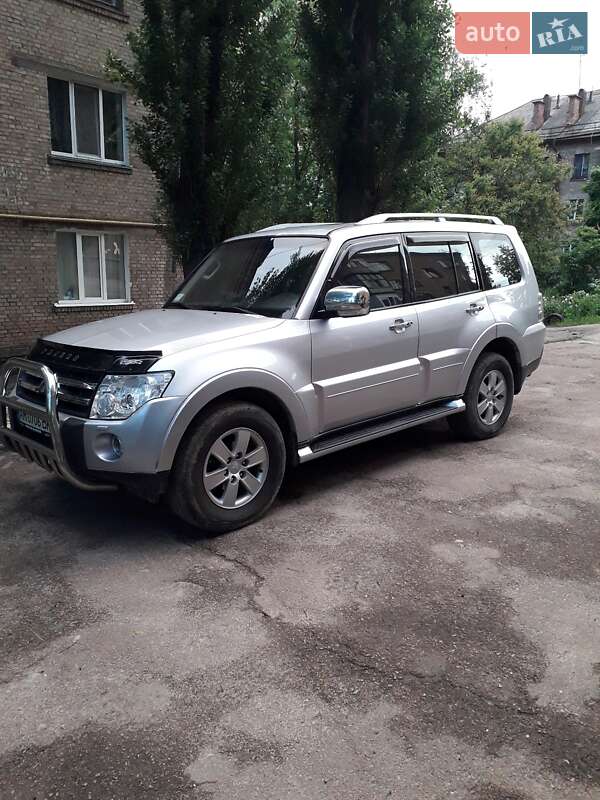 Внедорожник / Кроссовер Mitsubishi Pajero 2007 в Коростышеве