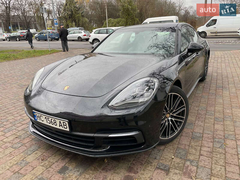 Фастбэк Porsche Panamera 2018 в Львове Фастбэк Porsche Panamera 2018 в Львове