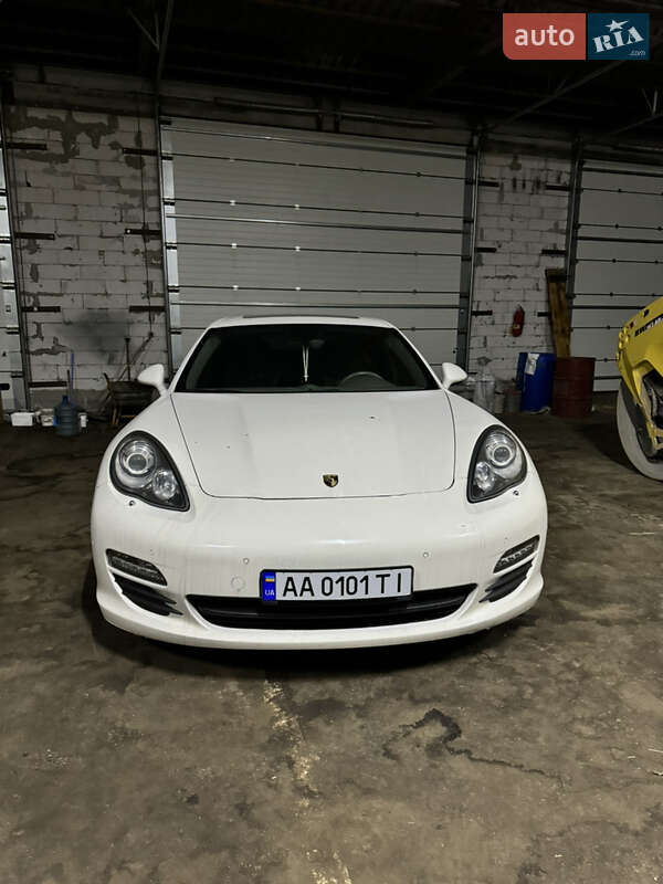 Фастбэк Porsche Panamera 2010 в Киеве