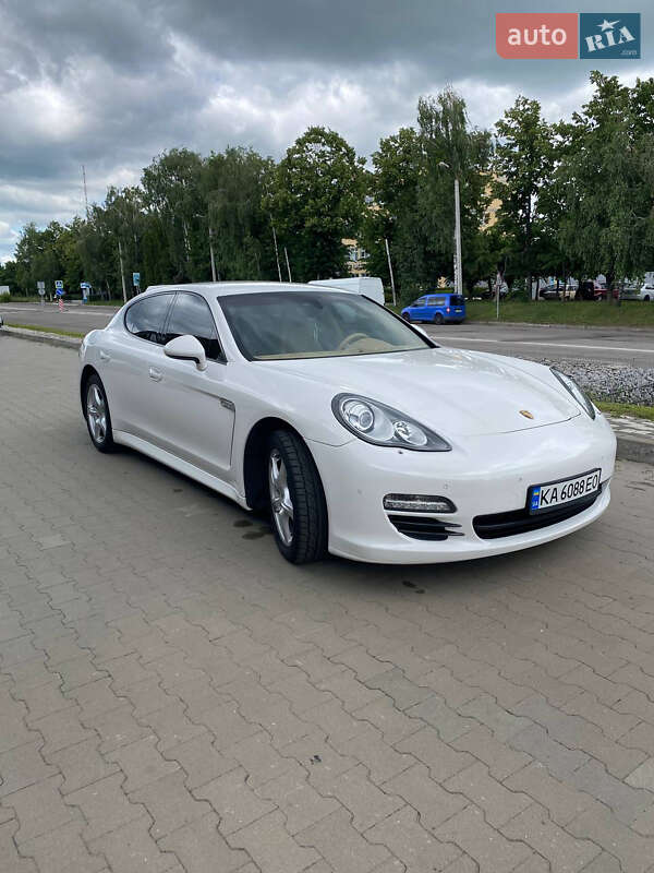 Фастбэк Porsche Panamera 2012 в Белой Церкви Фастбэк Porsche Panamera 2012 в Белой Церкви