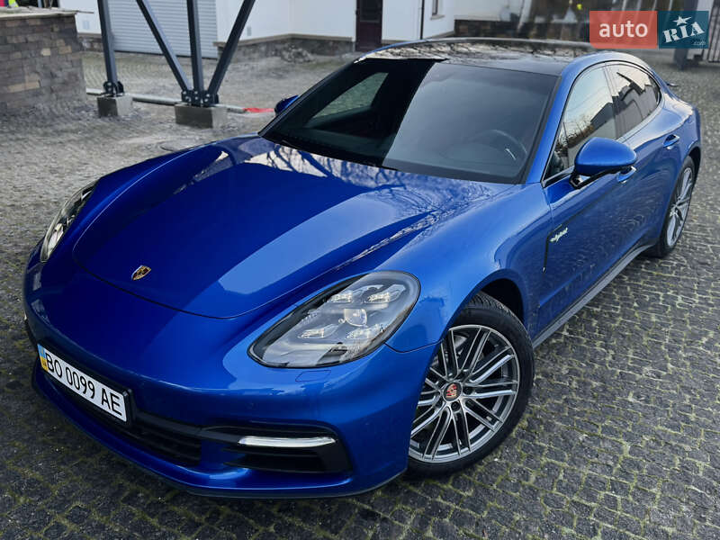Фастбэк Porsche Panamera 2018 в Тернополе Фастбэк Porsche Panamera 2018 в Тернополе