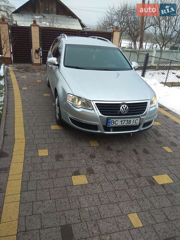 Универсал Volkswagen Passat 2009 в Бориславе