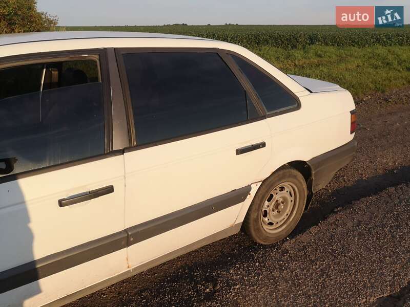 Седан Volkswagen Passat 1993 в Ровно