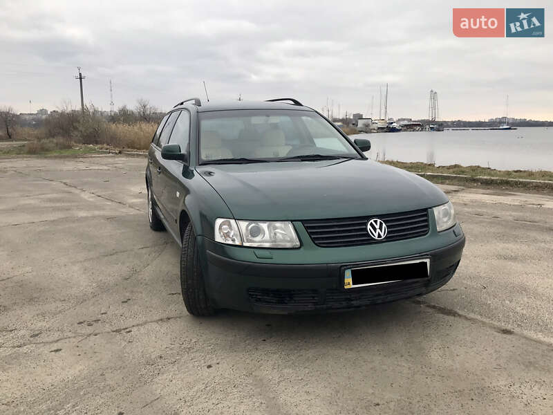 Універсал Volkswagen Passat 2000 в Миколаєві