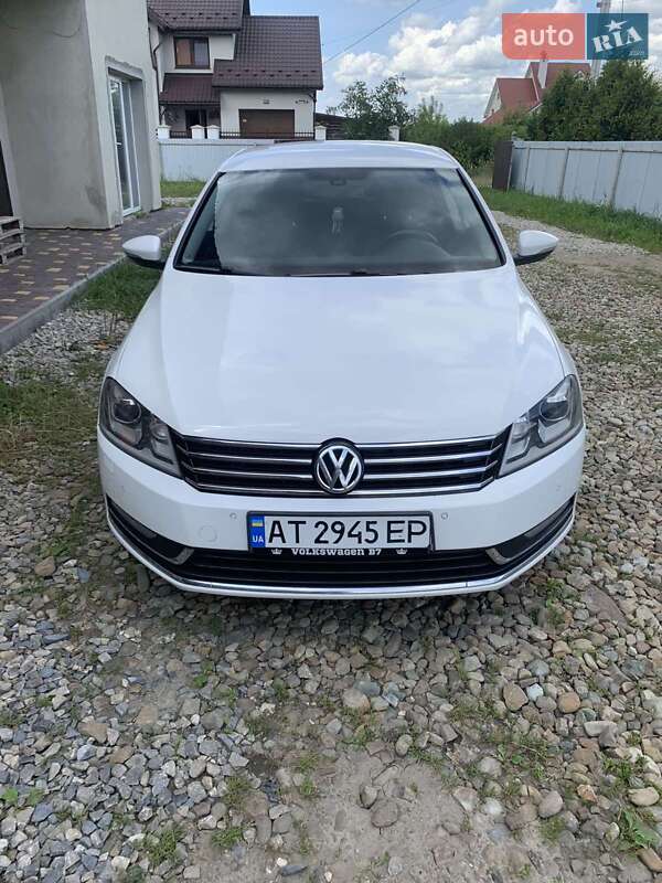 Седан Volkswagen Passat 2012 в Ивано-Франковске